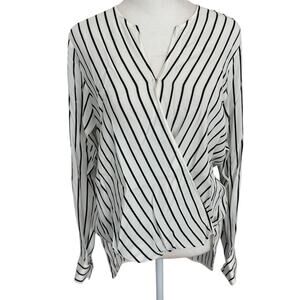 W by Worth Ivory and Black V-Neck Classic Minimalist Top Blouse Womens Size 4